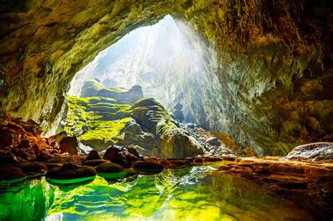 ¿Deseas experimentar la serenidad en medio de la jungla tropical? ¡Visita las majestuosas Cuevas de Phong Nha-Ke Bang!