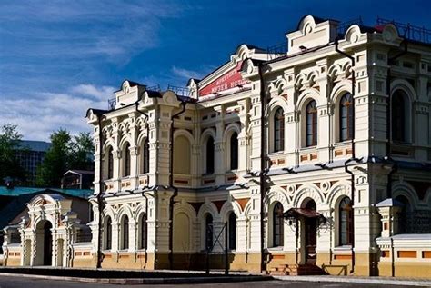 El Museo de la Madera de Irkutsk: Una Joya Escondida para Amantes del Arte y la Historia!