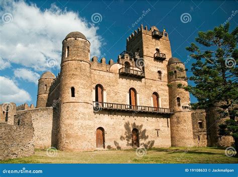 ¡Sumérgete en la historia y arquitectura del Castillo de Gonder! Un monumento imponente que te transportará a la era dorada del Imperio Etiope.