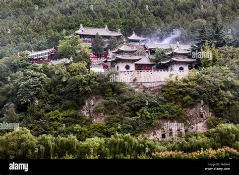 ¡Sumérgete en la historia y la belleza del Templo Xiangshan! Un tesoro arquitectónico milenario en Ulanqab.