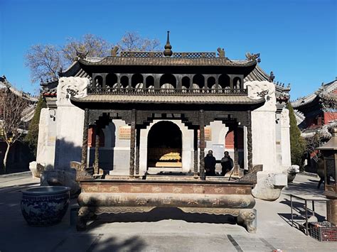 ¡Sumérgete en la Historia y la Belleza Natural del Templo Baiyun en Jiaozuo!