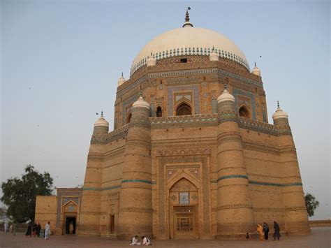 ¡Explora las Profundidades Históricas de la Tumba de Shah Rukn-i-Alam en Multan!