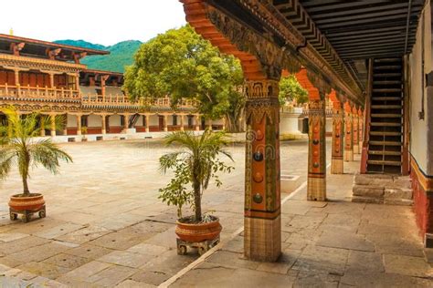  ¡El Templo de la Gran Felicidad: Un Oasis de Tranquilidad en el Corazón de Shangluo!