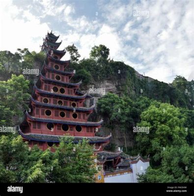 ¡El Templo de la Montaña Wushan: Una joya arquitectónica en medio de un exuberante bosque!