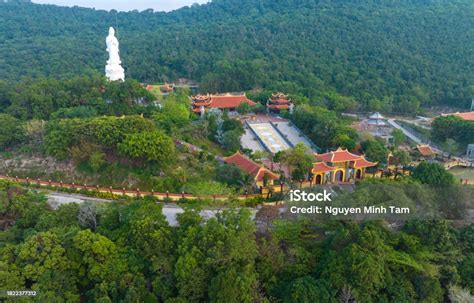  ¡El Templo de la Cueva del Dragón, un Santuario Espiritual en las Montañas de Phu Quoc!